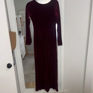Elegant Burgundy Velvet Maxi Dress